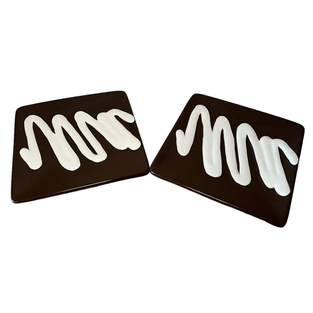 Boston Warehouse Trading Co. 2007 Frosting Appetizer/Desert Plate Set of 2